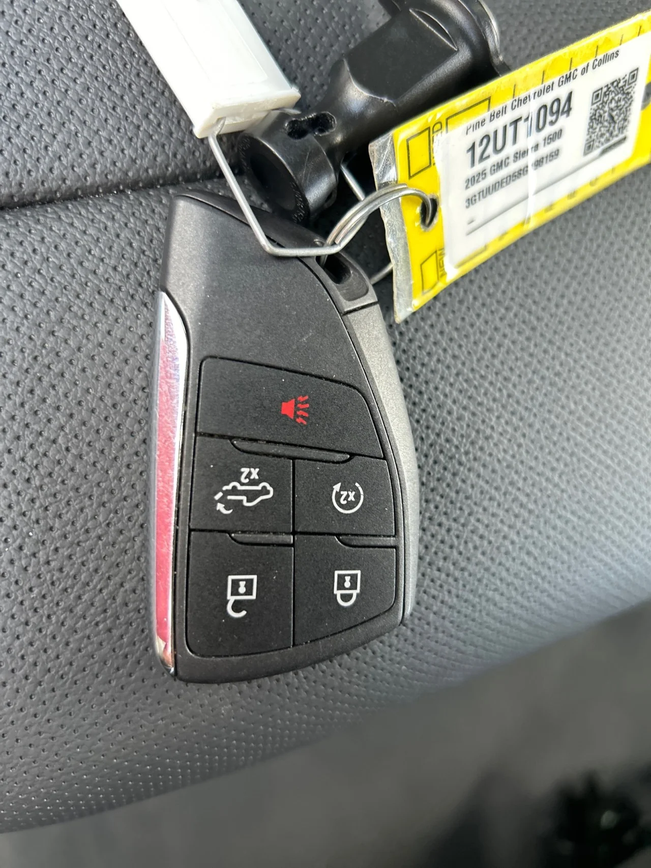 Used 2025 Sterling Metallic GMC SLT image 25