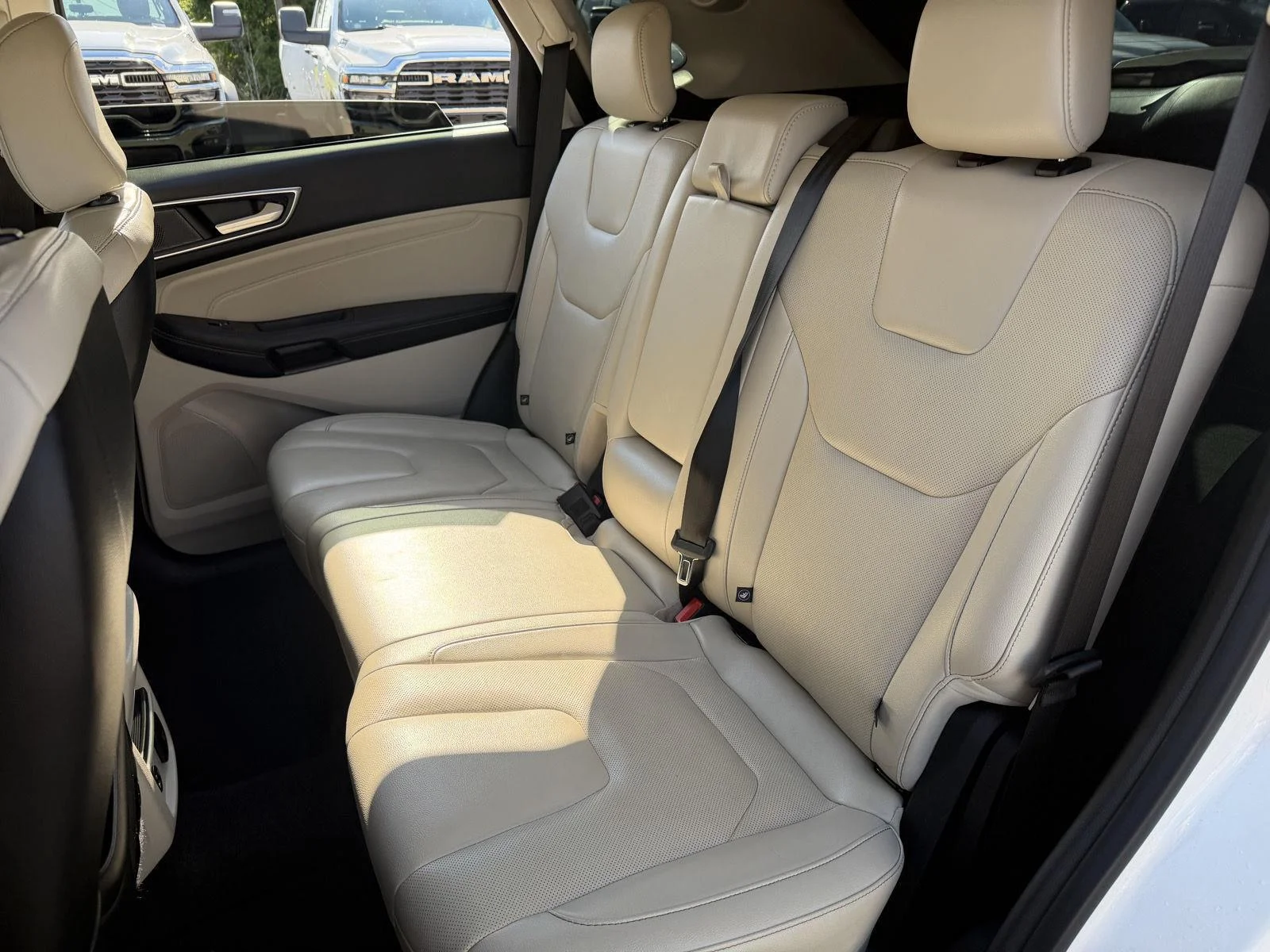 Used 2022 Star White Metallic Tri-Coat Ford Titanium image 14