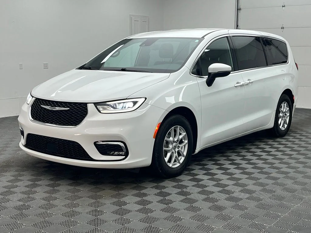 Used 2023 White Chrysler Touring image 2