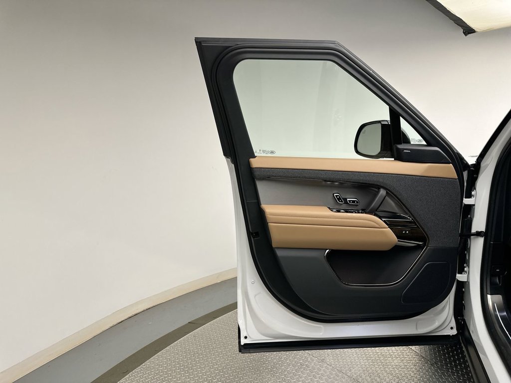 New 2027 Fuji White Land Rover SE image 9