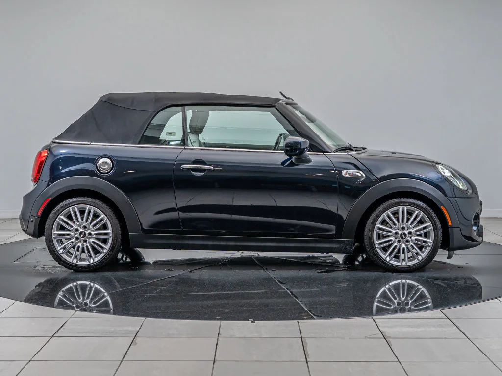 Used 2021 Mini Yours Enigmatic Black Metallic MINI Iconic image 11