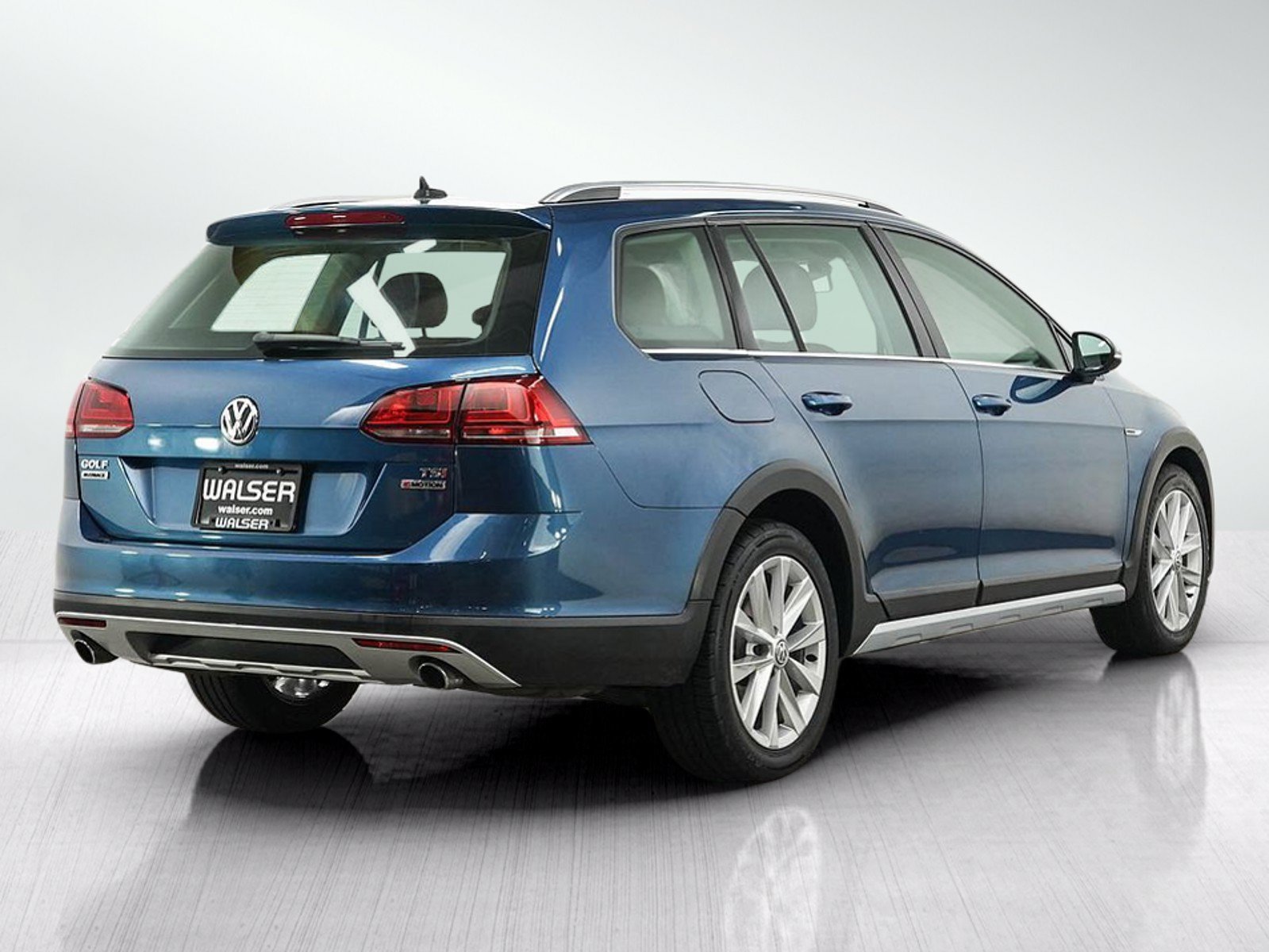 Used 2017 Silk Blue Metallic Volkswagen TSI SE image 6