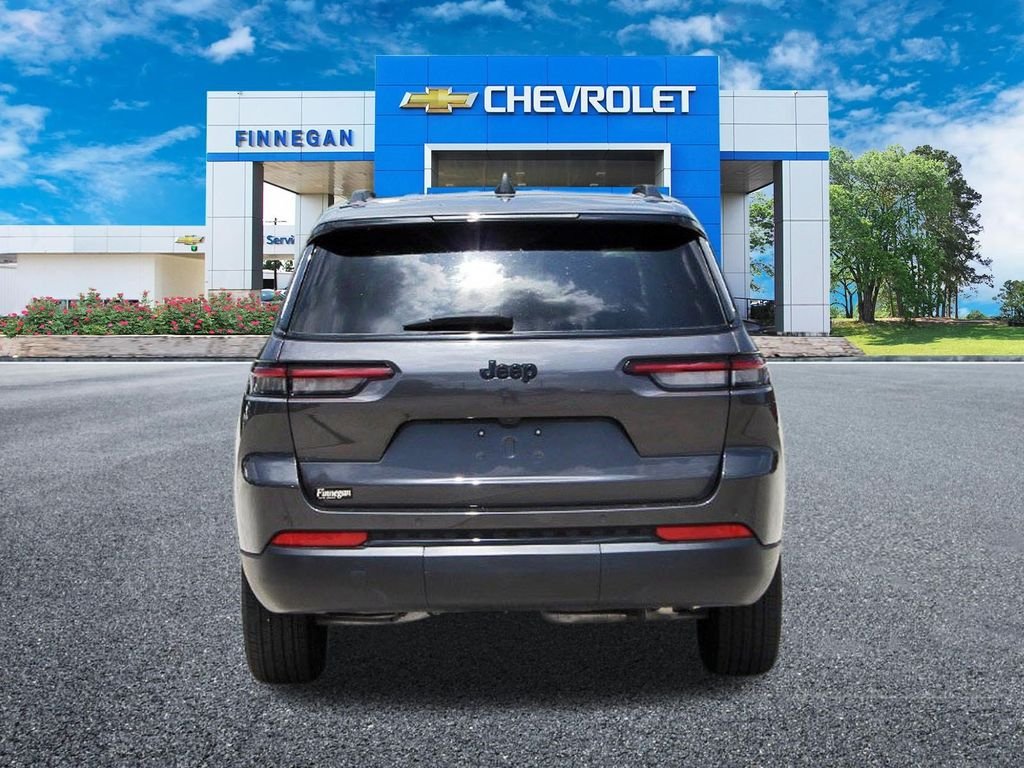 Used 2024 Gray Jeep Altitude X image 6