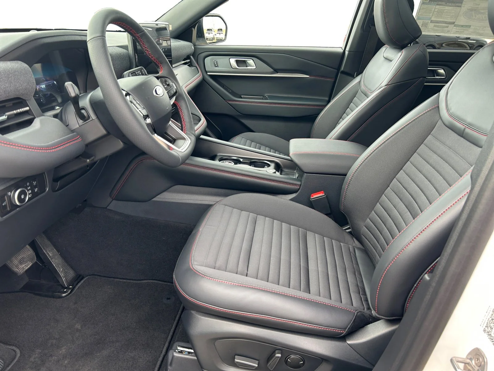 New 2026 Star White Metallic Tri-Coat Ford ST-Line image 14
