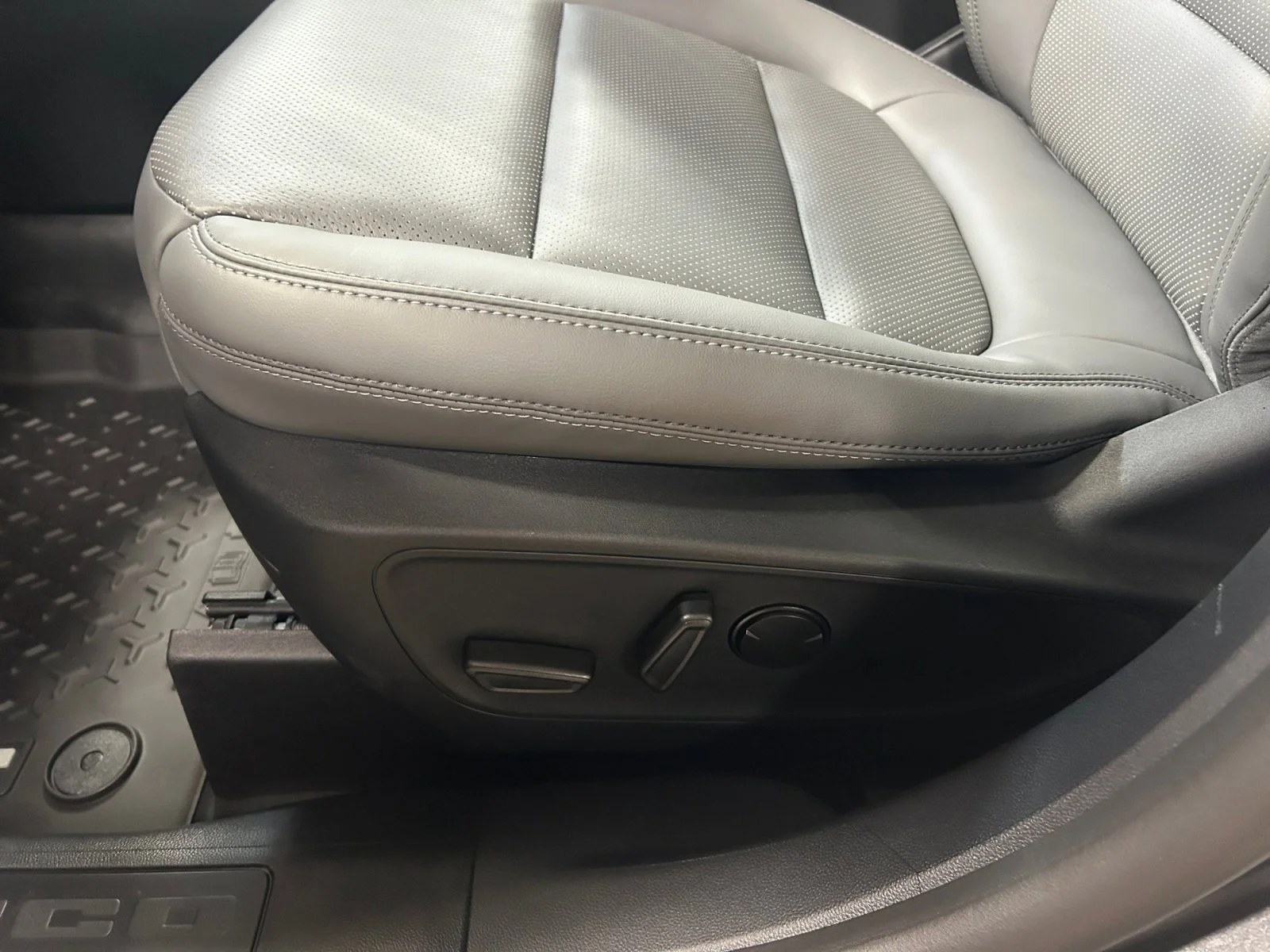 New 2026 Carbonized Grey Metallic Ford Badlands image 14