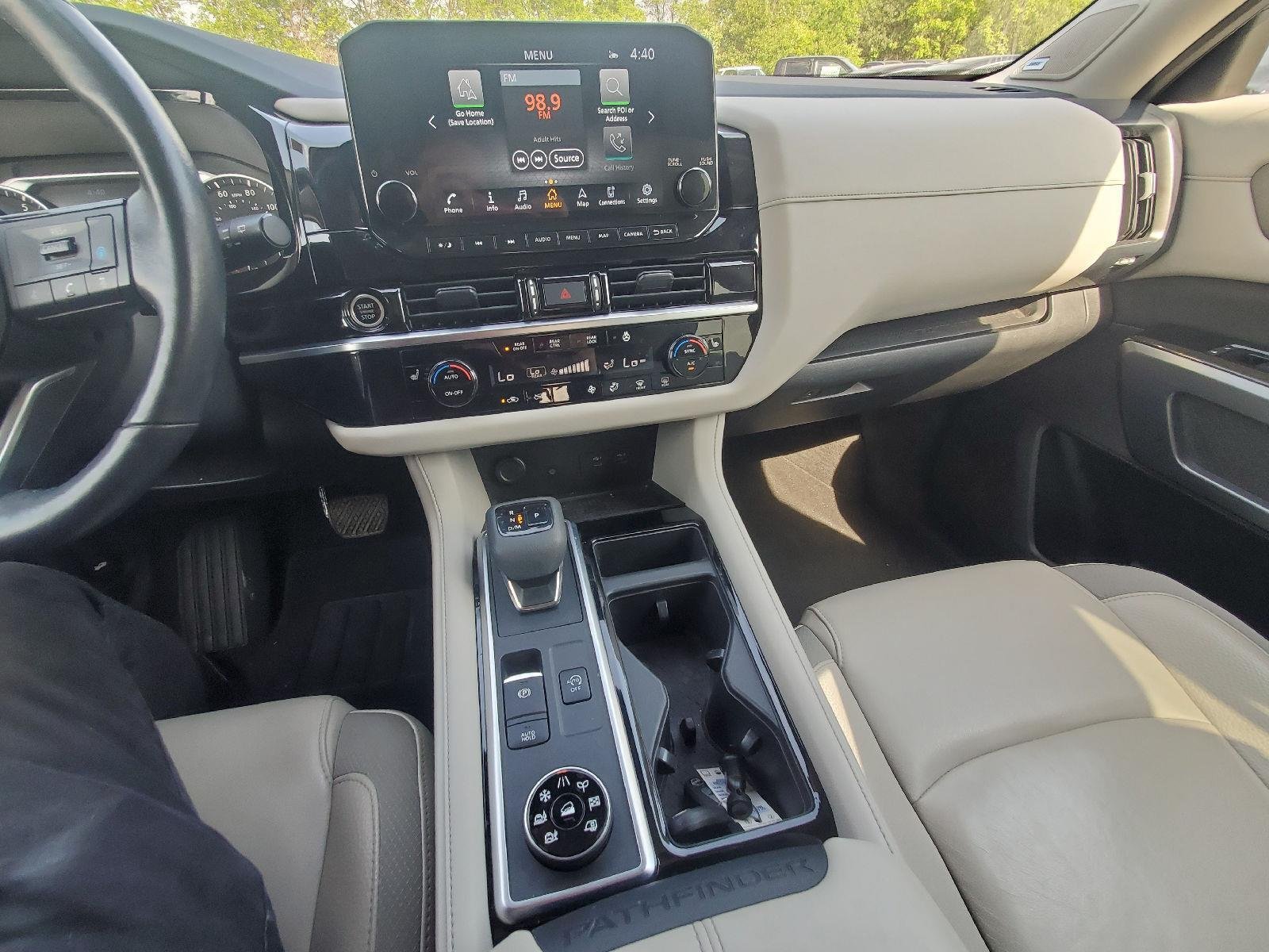 Used 2022 Pearl White Tricoat Nissan SL image 19