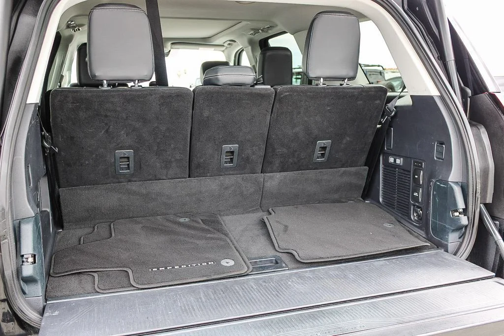 Used 2025 Black Ford Platinum image 28