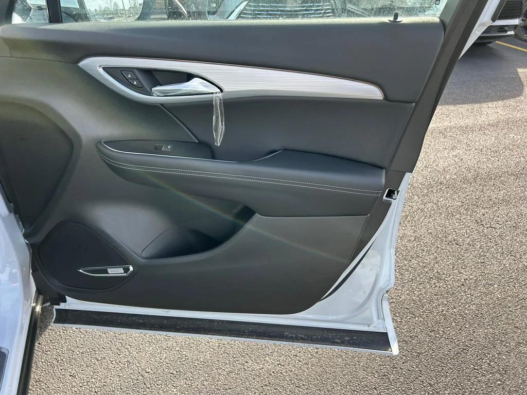 New 2026 Iridescent White Tricoat Buick Avenir image 18