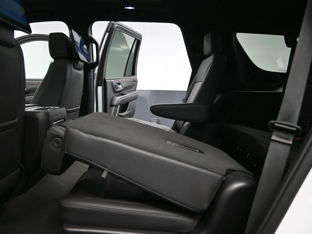 Used 2023 White Chevrolet Z71 image 44