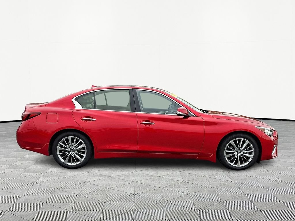 Used 2023 Red INFINITI LUXE image 7