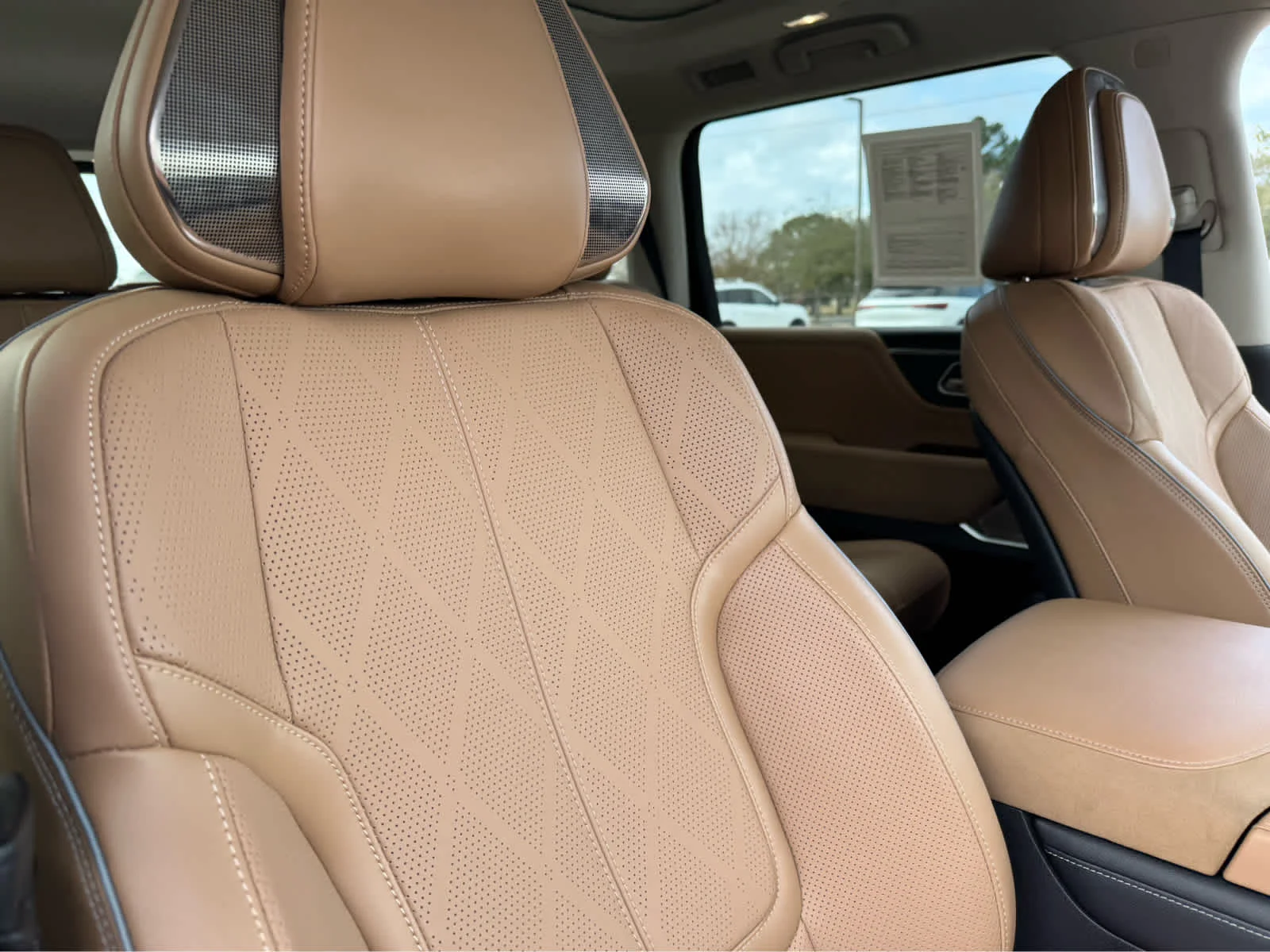 2025 INFINITI QX80 Sensory 4WD - Photo 13