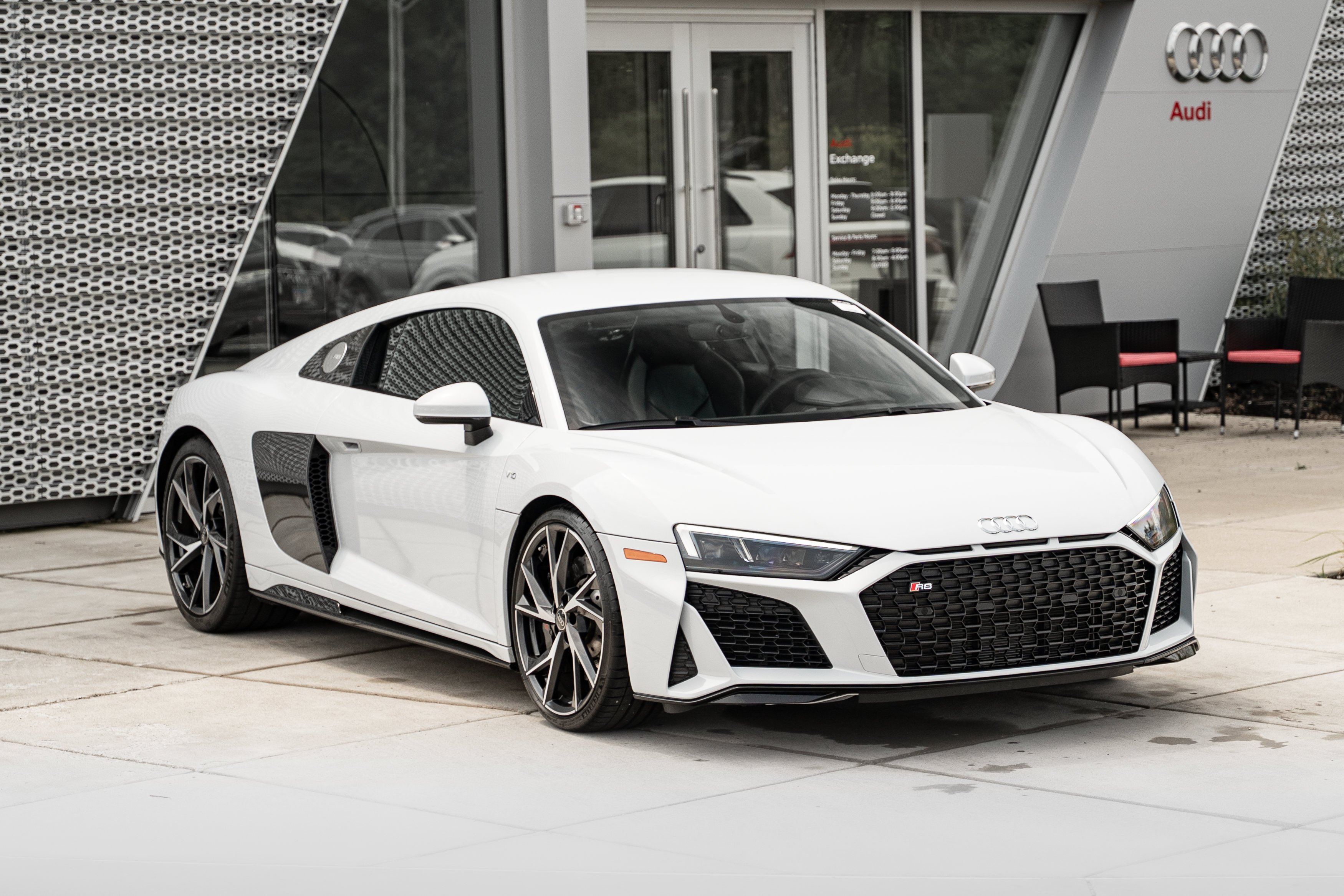 Certified Used 2023 Suzuka Gray Metallic Audi V10 performance image 2