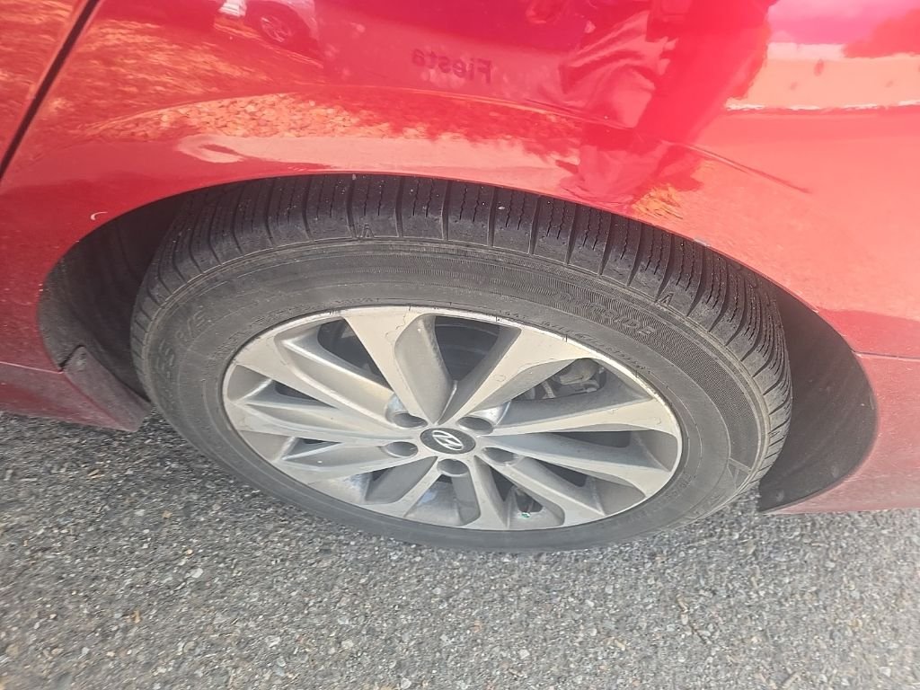 Used 2016 Red Hyundai Sport image 6
