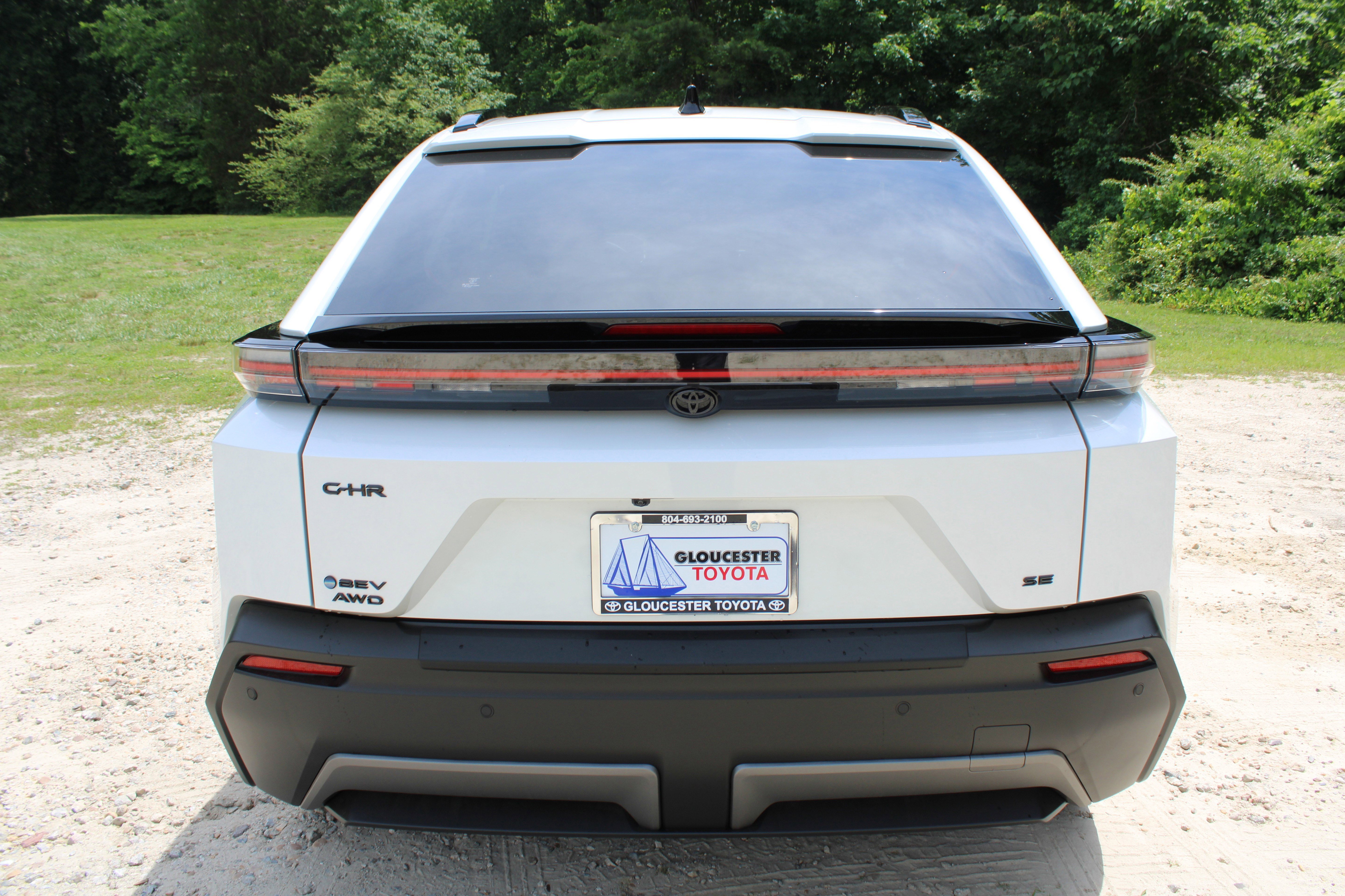 New 2026 Wind Chill Pearl <sup>1</sup> Toyota  SE image 6