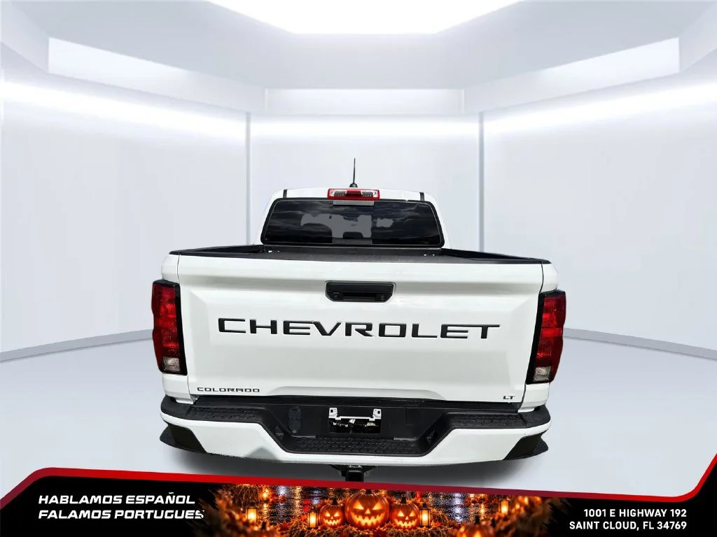 Used 2024 Summit White Chevrolet LT image 4