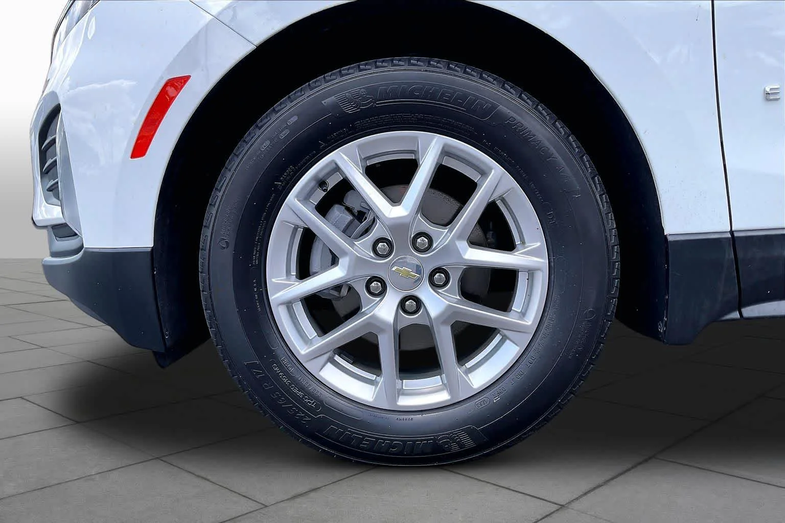 Used 2024 Summit White Chevrolet LT image 18