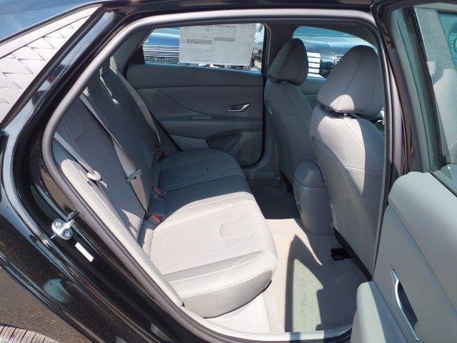 New 2026 Abyss Black Hyundai SE image 12