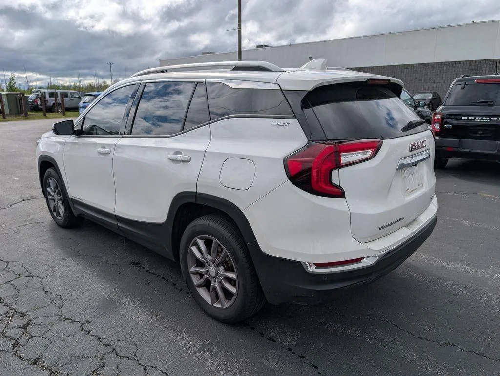 Used 2023 Summit White GMC SLT image 6