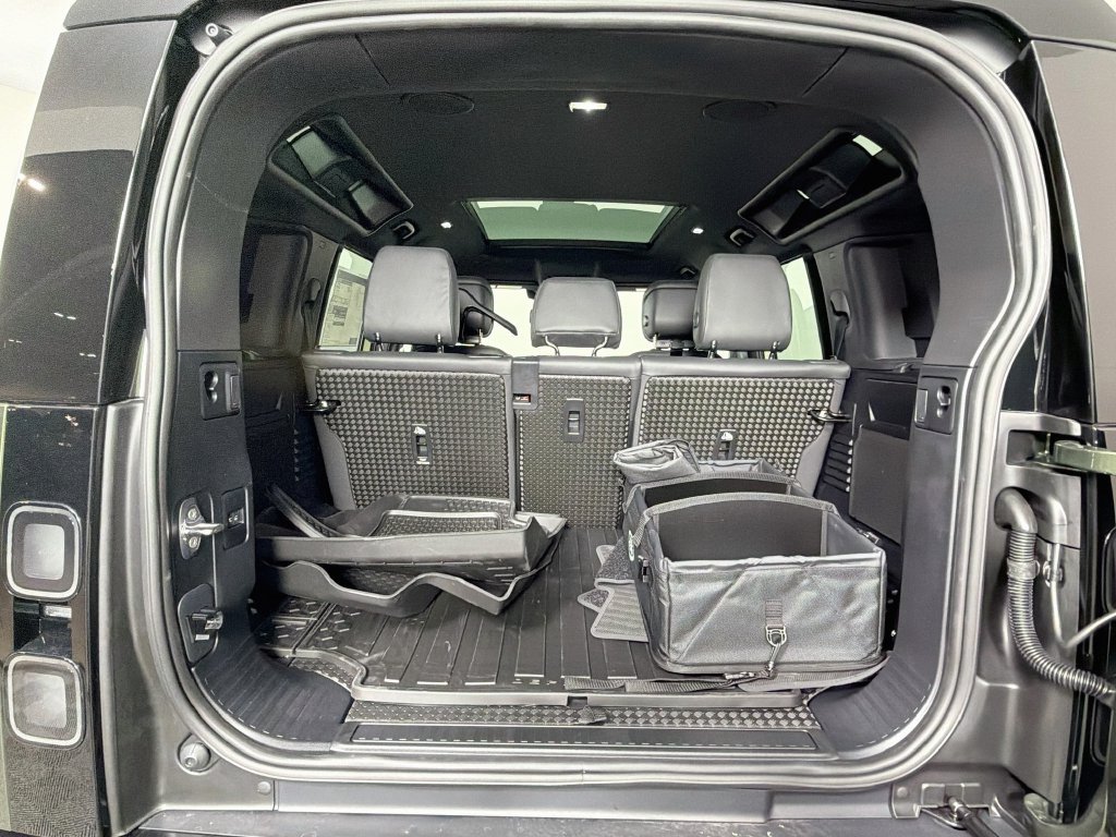 New 2026 Woolstone Green Land Rover X-Dynamic SE image 28