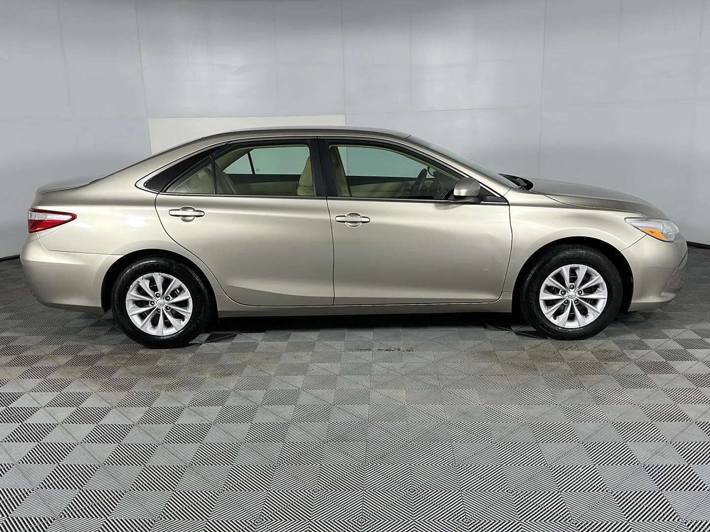 Used 2017 Creme Brulee Mica Toyota LE image 24