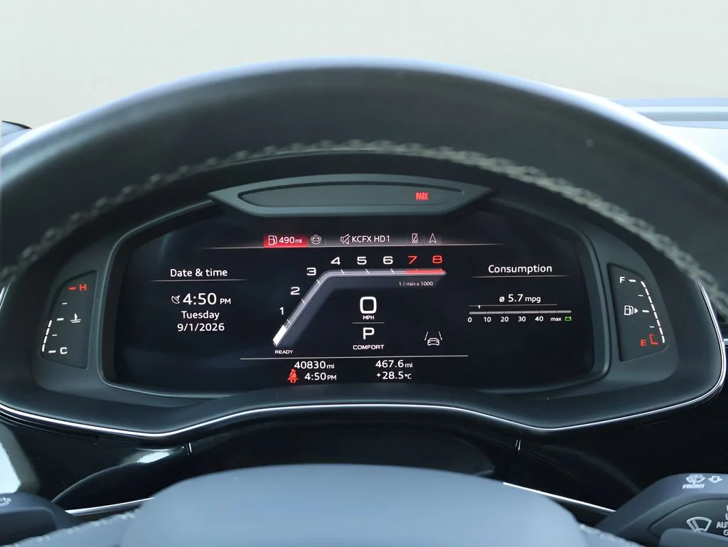 Used 2025  Audi 55 Premium Plus image 30