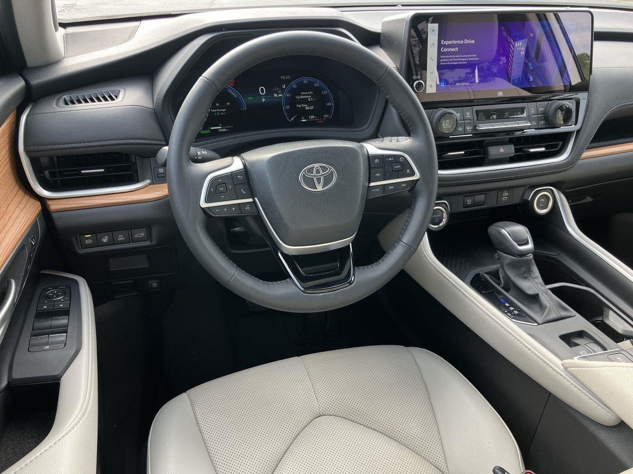 Used 2025 White (Wind Chill Pearl) Toyota Limited image 17