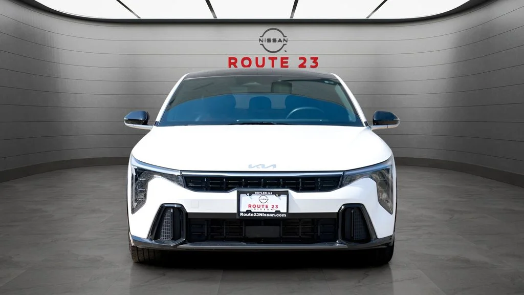 Used 2025 White Kia GT-Line image 2