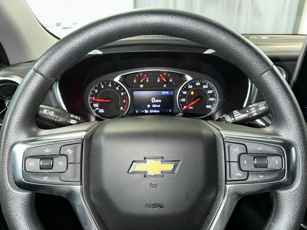 Used 2025 Summit White Chevrolet LT image 9