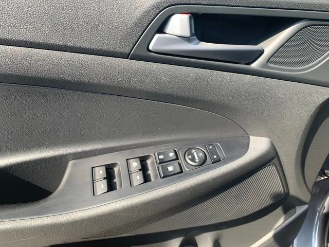 Used 2017 Gray Hyundai SE image 21