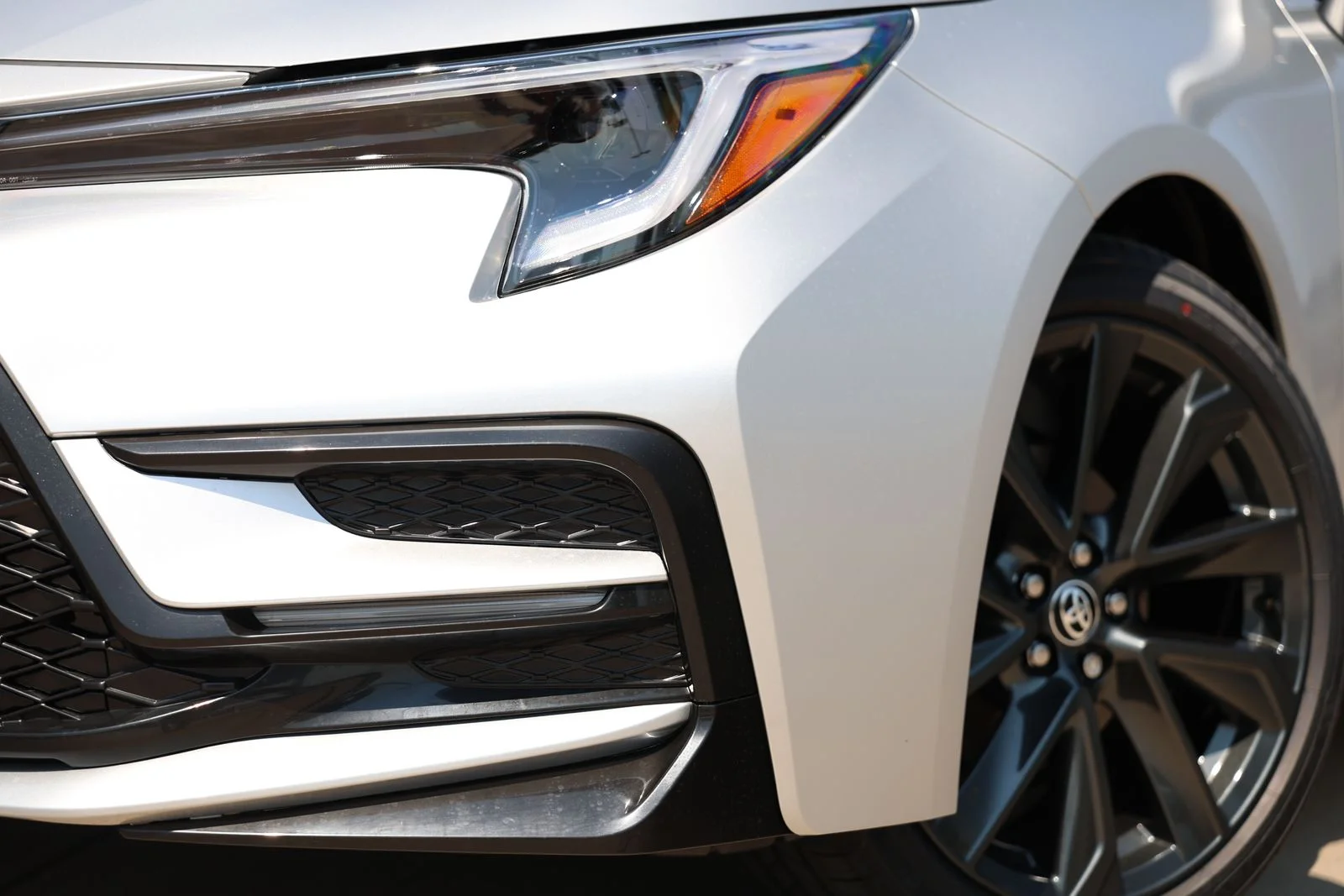 New 2026 Classic Silver Metallic Toyota SE image 9