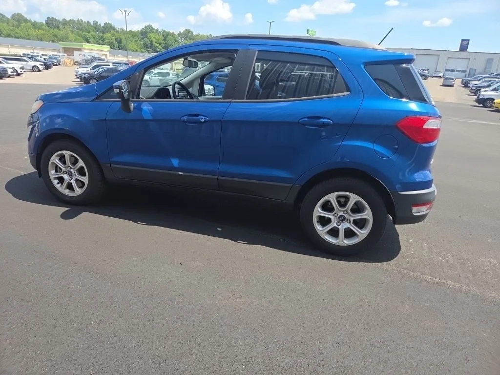 Used 2018 Blue Ford SE image 9