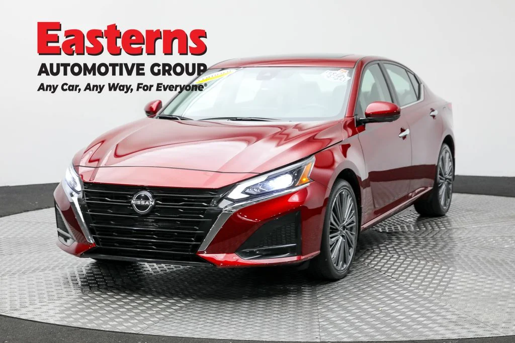 Used 2023 Red Nissan 2.5 SL image 1