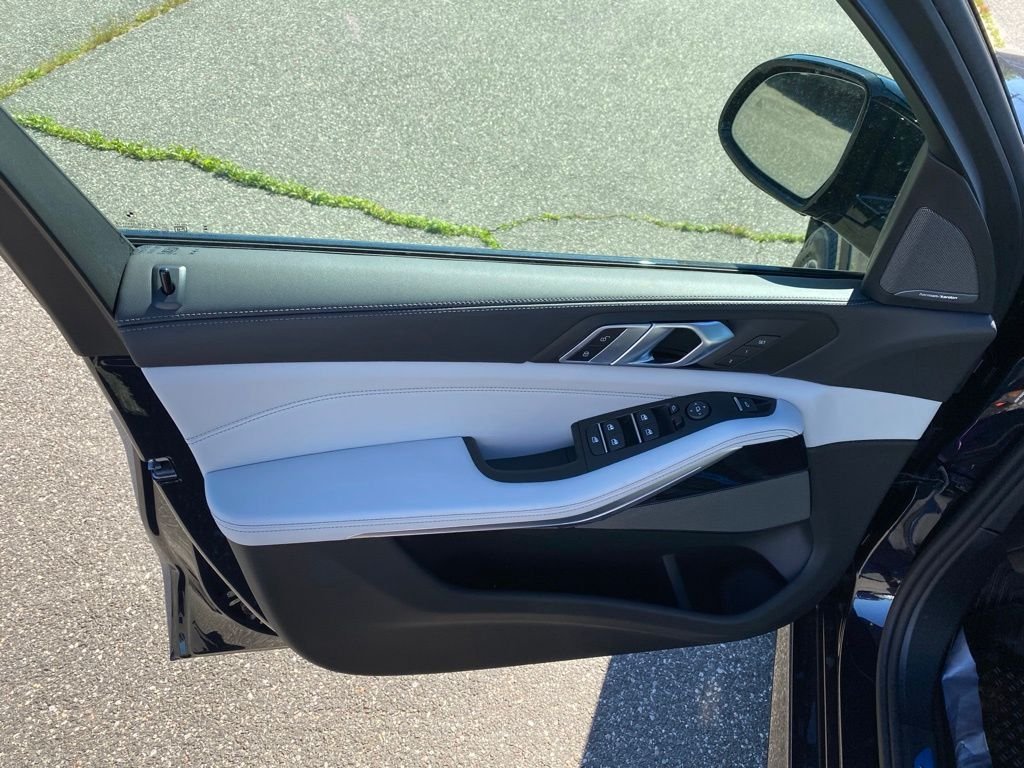 New 2026 Carbon Black Metallic BMW xDrive40i image 12
