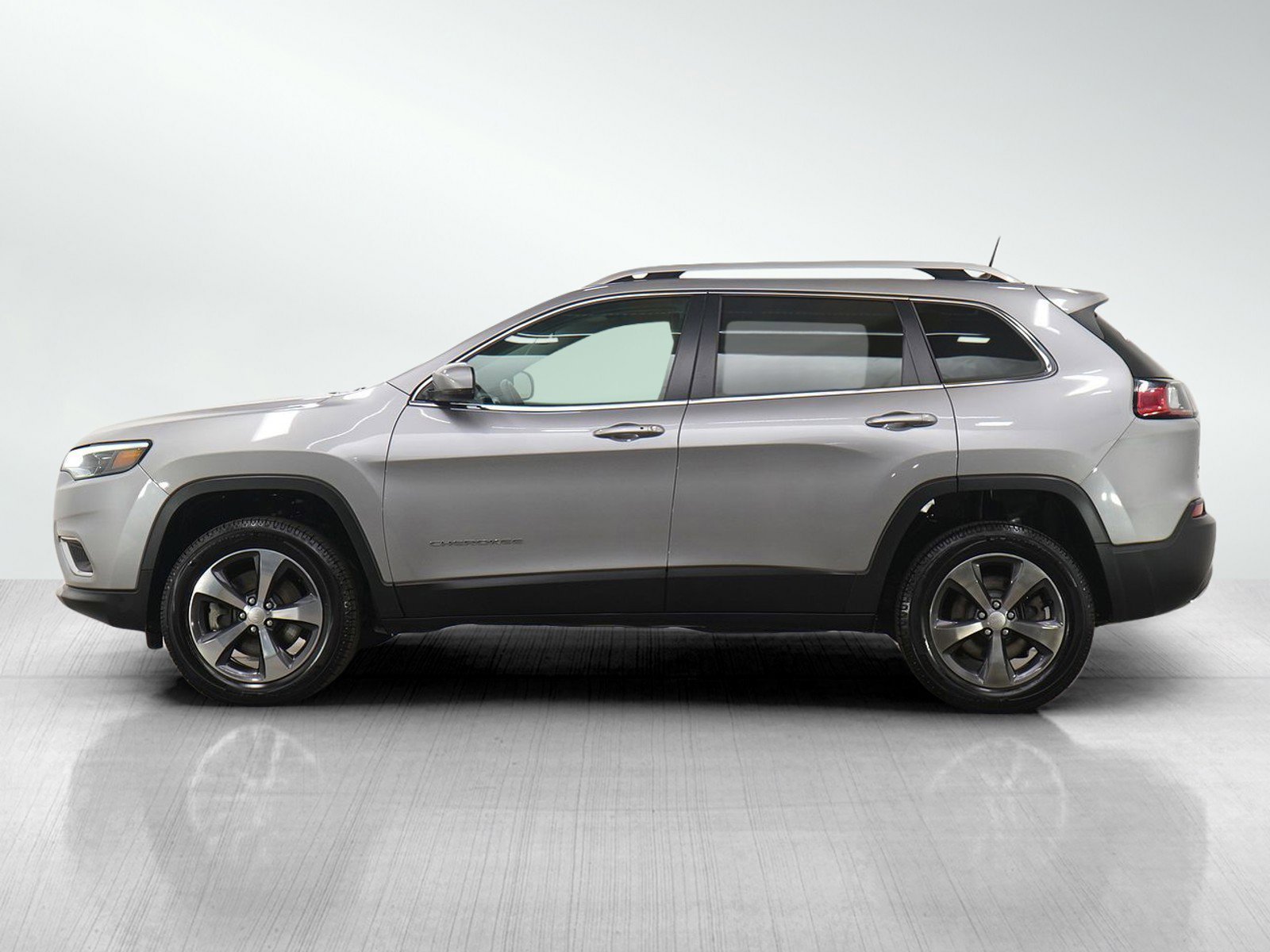 Used 2019 Jeep Cherokee Limited with VIN 1C4PJMDN7KD147355 for sale in Burnsville, Minnesota