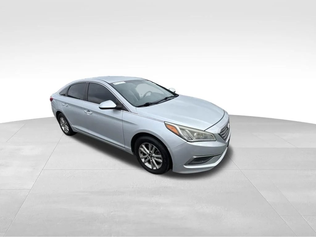 Used 2016 Silver Hyundai SE image 35