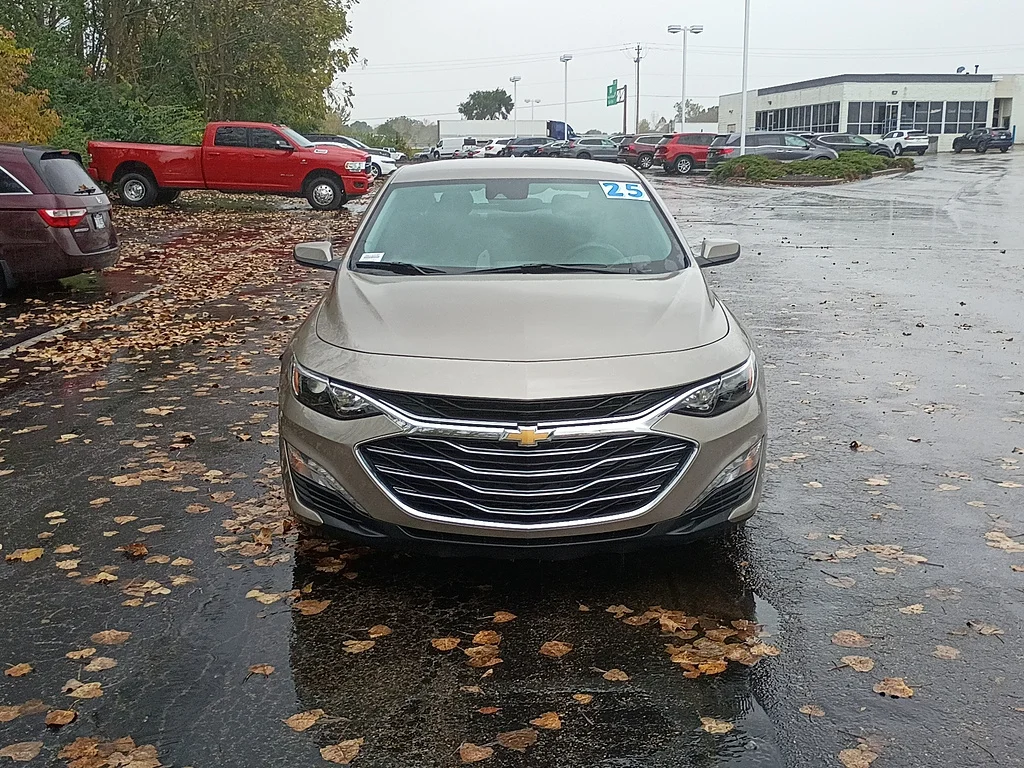 Used 2025 Mineral Gray Metallic Chevrolet LT image 8