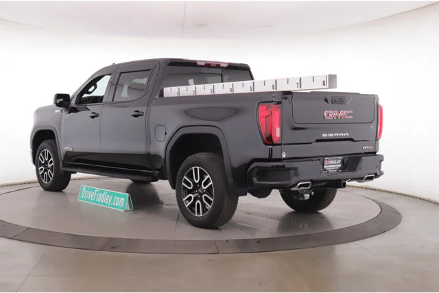 Used 2025  GMC AT4 image 12