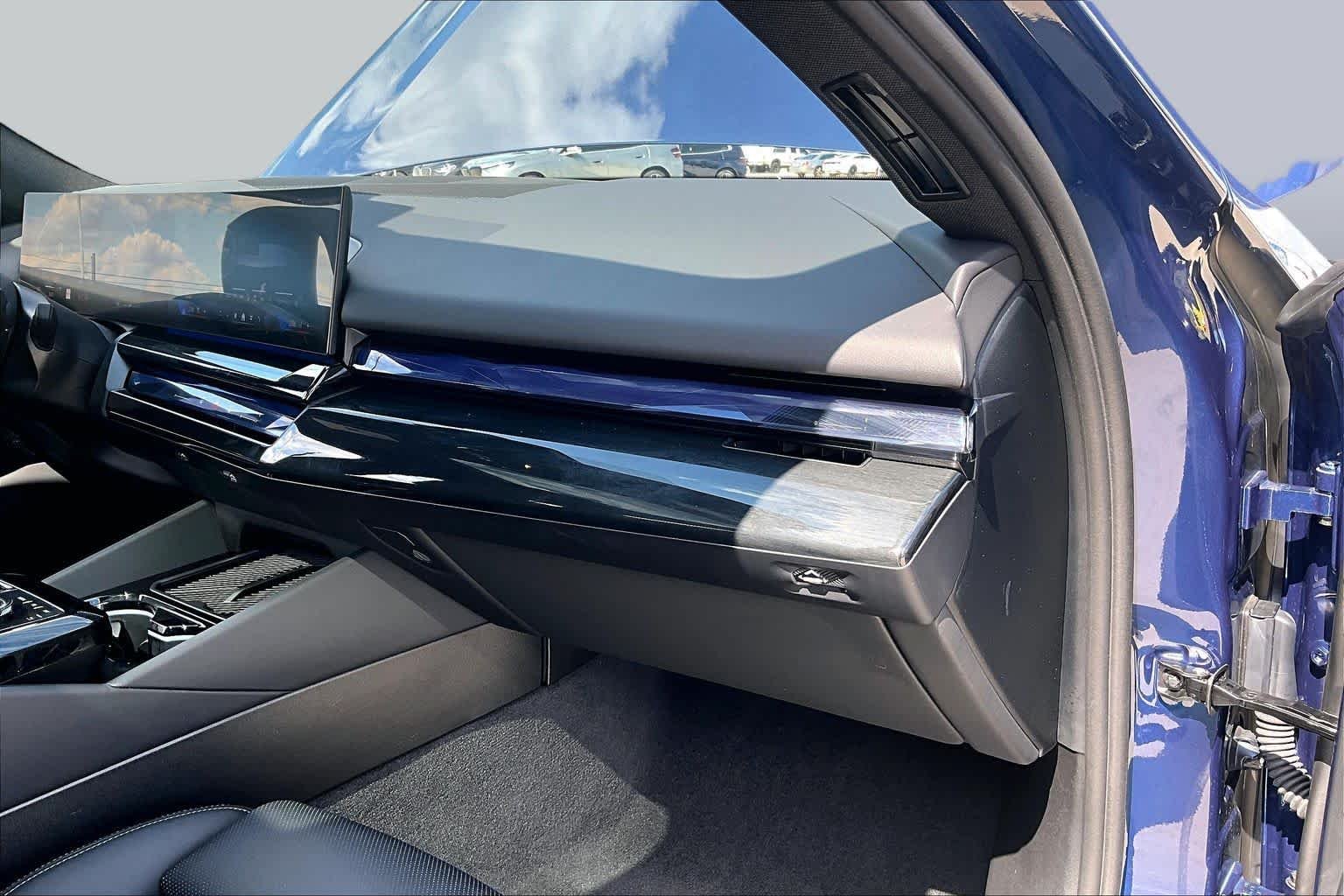 Used 2027 Phytonic Blue Metallic BMW 530i image 17