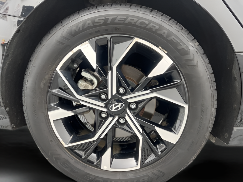 Used 2025 Abyss Black Hyundai SEL image 31