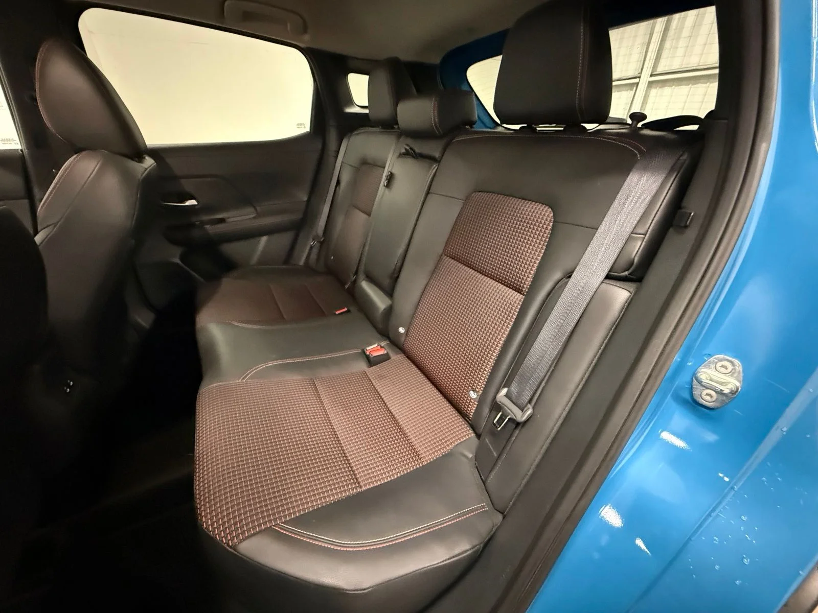 Used 2025 White Nissan SR image 18