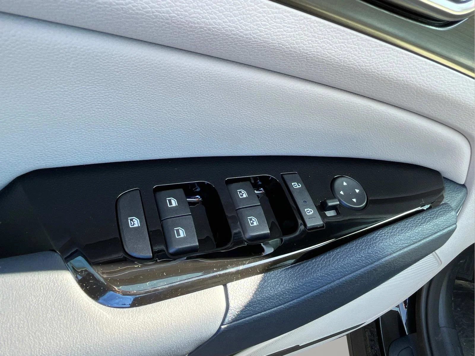 2025 Kia Sportage EX Hybrid - Photo 17