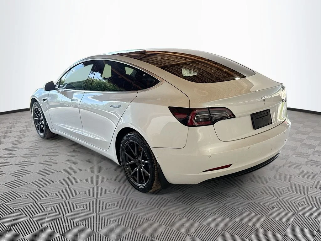 Used 2019  Tesla Standard Range Plus image 8