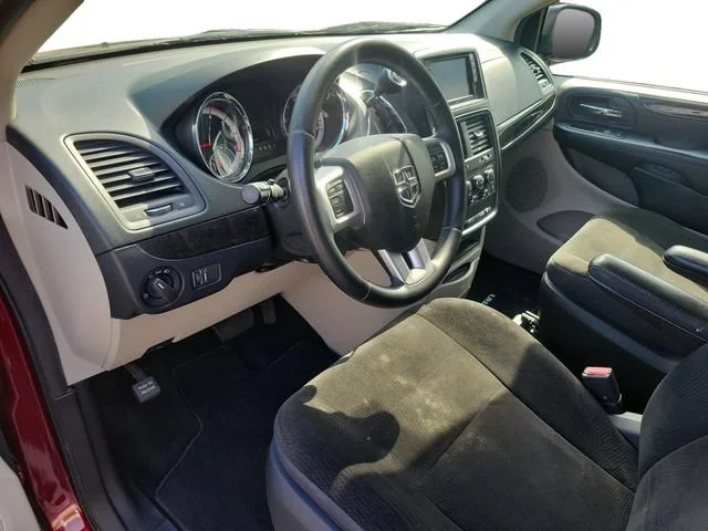 Used 2017 Octane Red Pear Dodge SE image 10