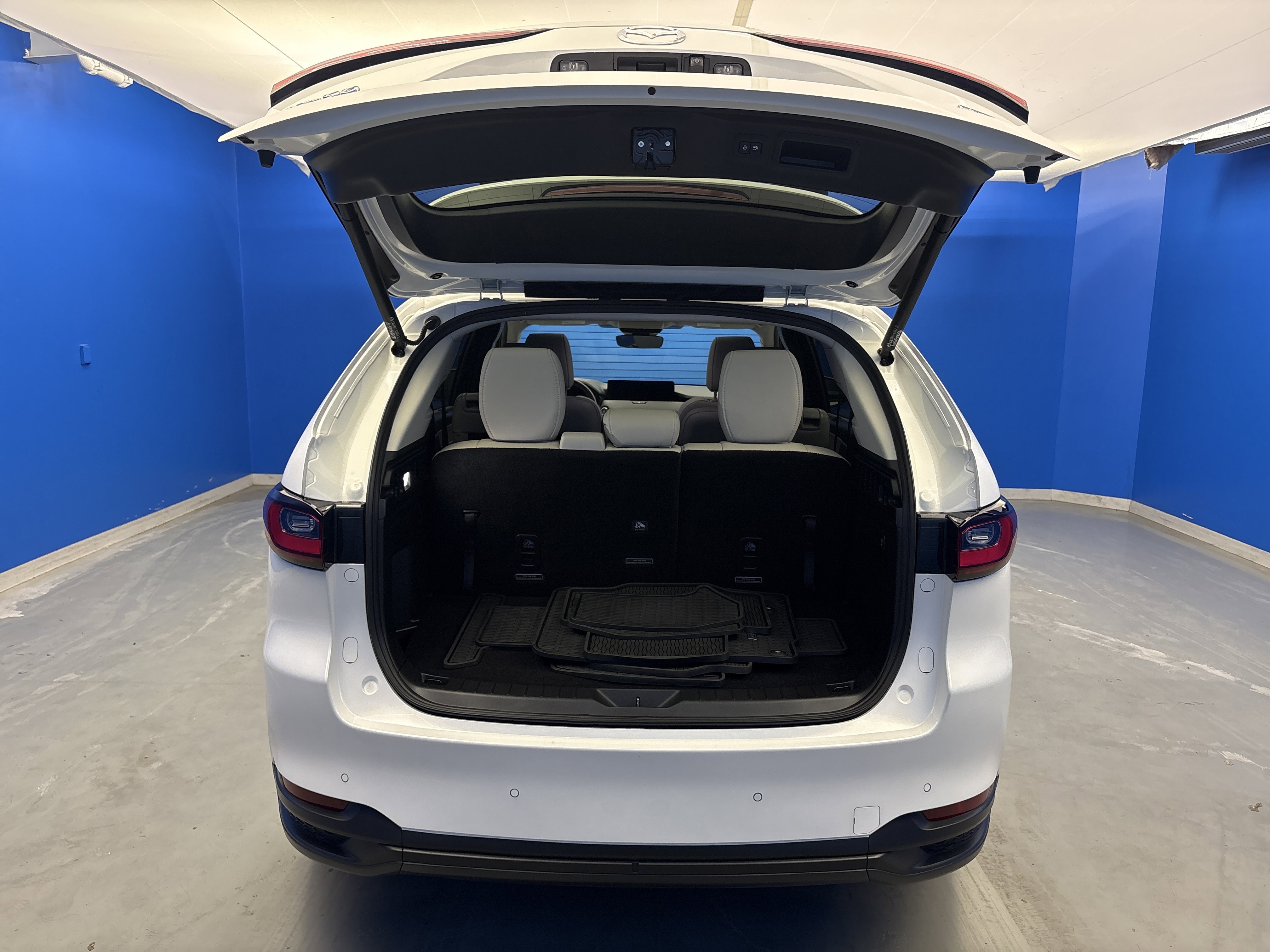 Used 2025 Rhodium White Premium Mazda Preferred Package image 30