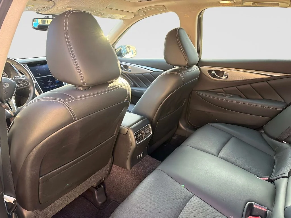 Used 2023 White INFINITI LUXE image 15