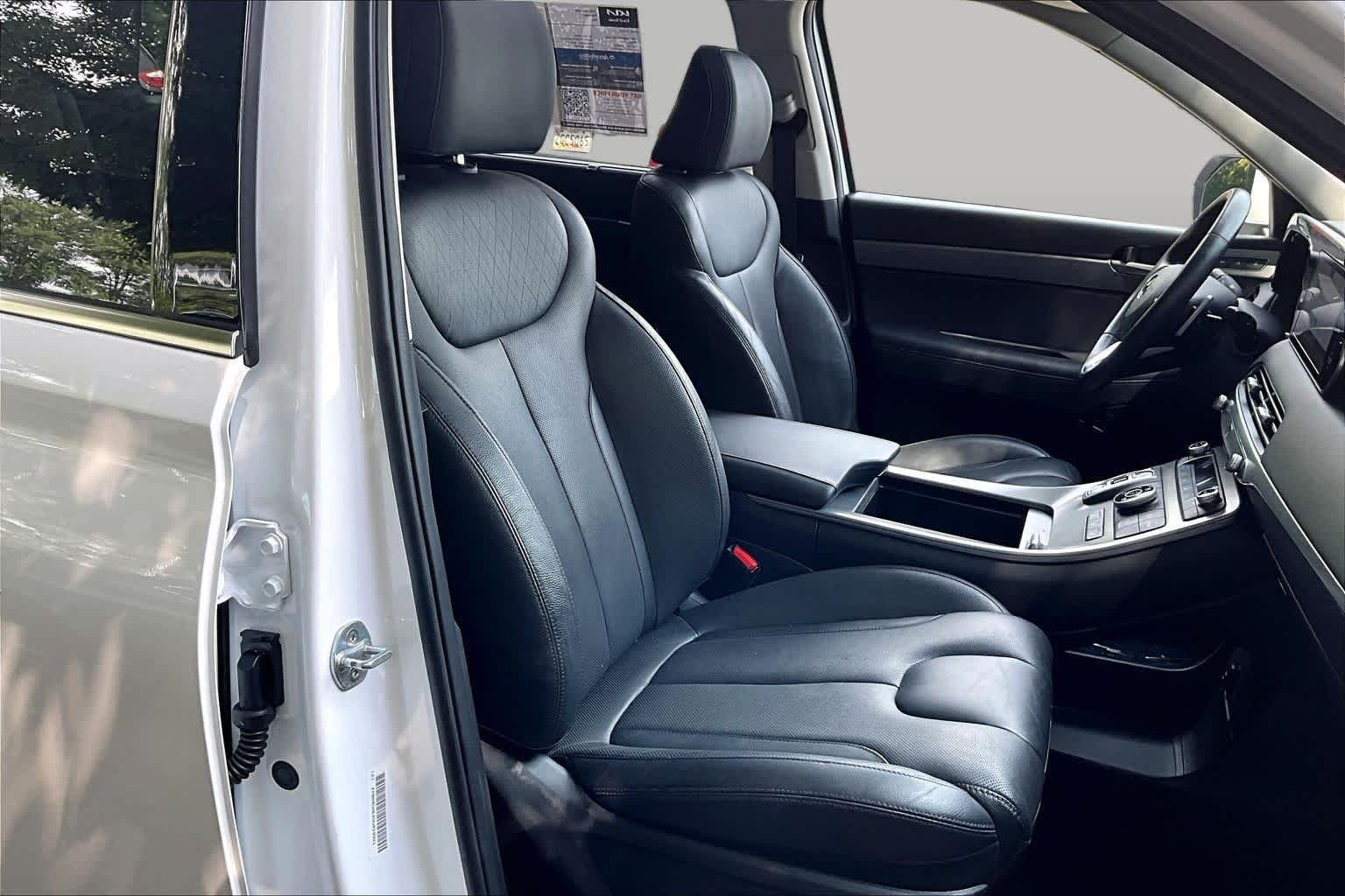 Used 2022 Hyper White Hyundai SEL image 9