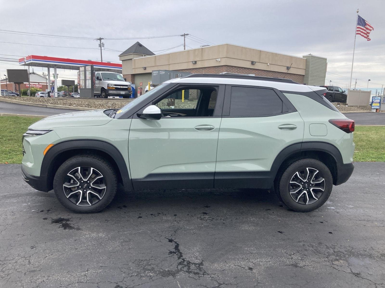 Used 2024 Cacti Green Chevrolet ACTIV image 4
