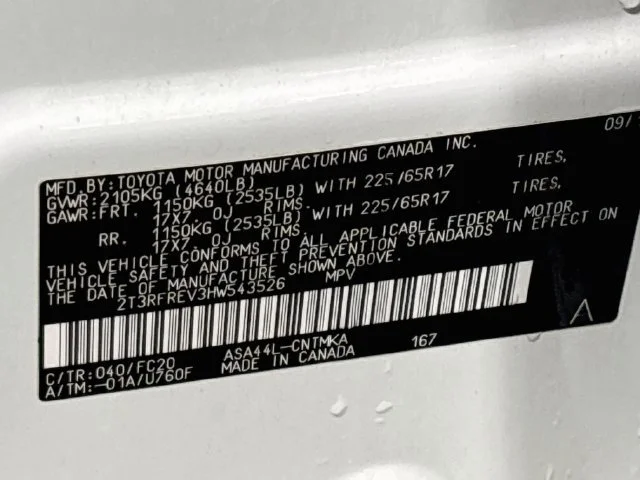 Used 2017 White Toyota XLE image 25