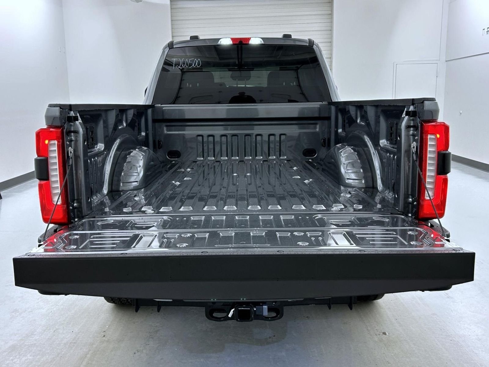 New 2026 Carbonized Gray Metallic Ford XLT image 21