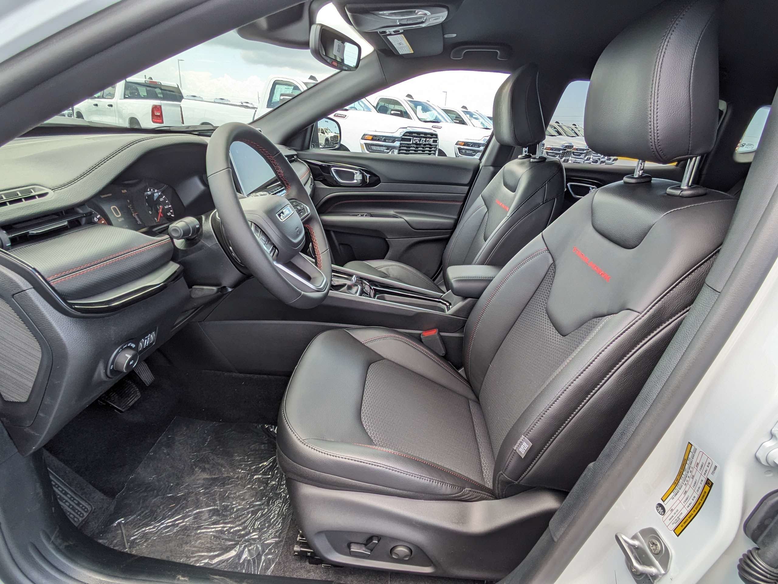 New 2026 Bright White Clear-Coat Exterior Paint Jeep Trailhawk image 21